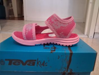 Sandale enfant rose 