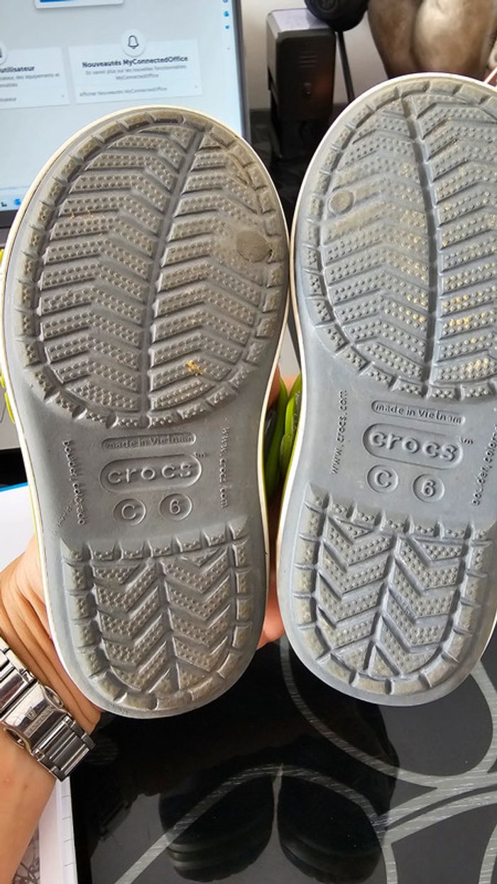 Crocs de piscine sandales garçon Taille 6 - photo numéro 2