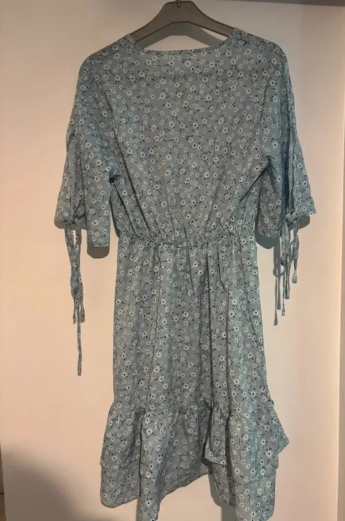 🩵Robe portefeuille bleue à fleurs Shein T38 - photo numéro 6