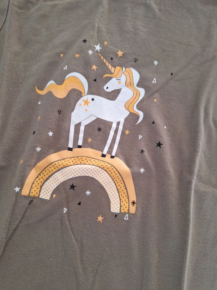 Tee-shirt kiabi licorne 10 ans - photo numéro 2