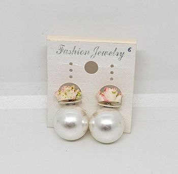Paire de boucles d'oreilles.
Neuve.
Fleur 6