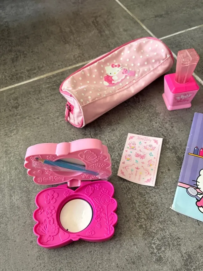 Gros lot hello kitty trousse montre cahier figurine carte - photo numéro 11