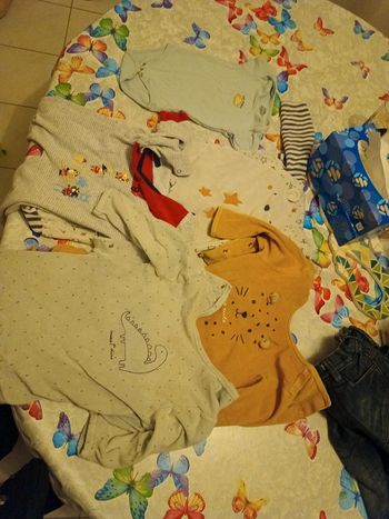 Lot 4 pyjamas et 1 body 24 mois Sergent major orchestra kiabi