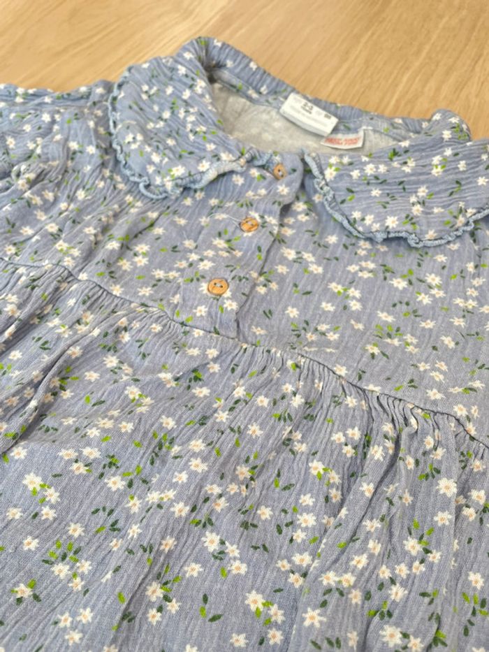 Robe fleurie bleu à col bébé fille Zara 2 3 ans - photo numéro 2