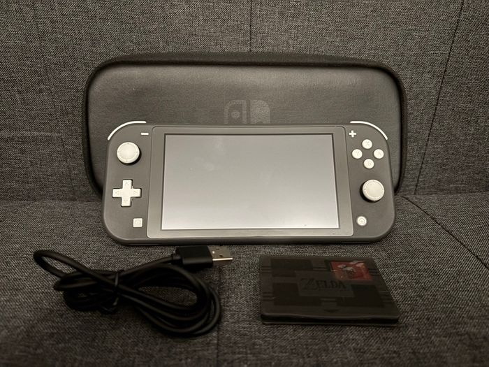 Console Nintendo Switch Lite + Pochette de transport