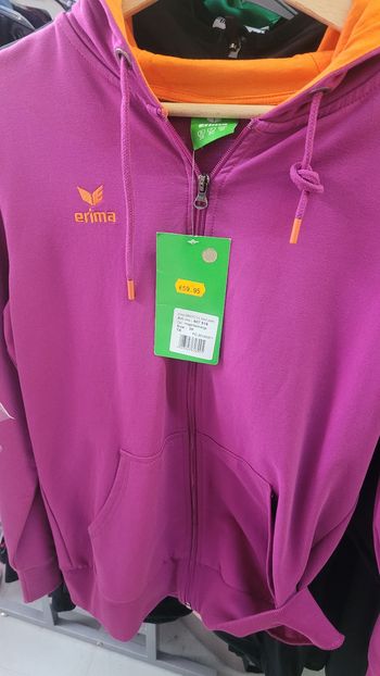 Veste zippee a capuche