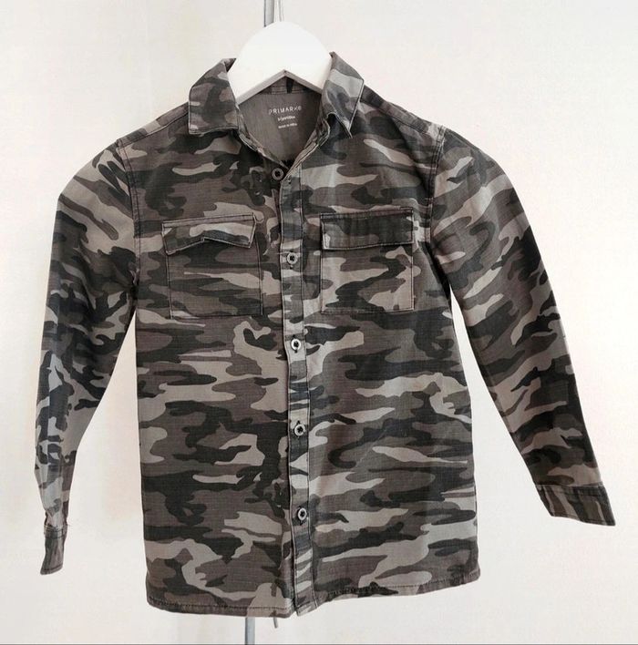 Chemise manches longues motifs camouflage 6-7 ans