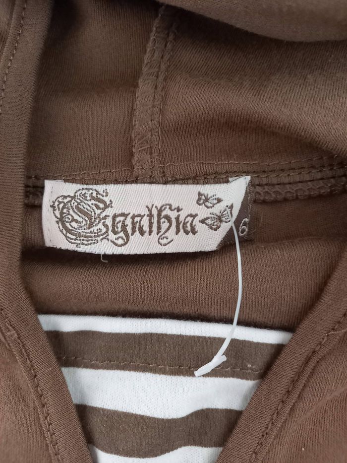 Pull à capuche fille 6 ans neuf - photo numéro 3