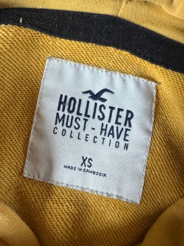 Sweat à capuche Hollister jaune avec logo brodé - photo numéro 2