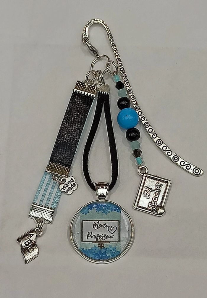 Cadeau professeur, bijoux de sac ou marque page " Merci professeur"
