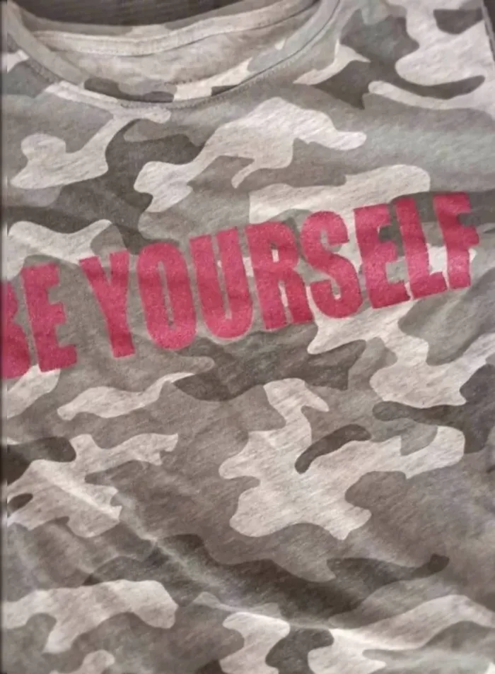 T-shirt  manches  longues  Primark 10  ans  bon  état  C - photo numéro 2