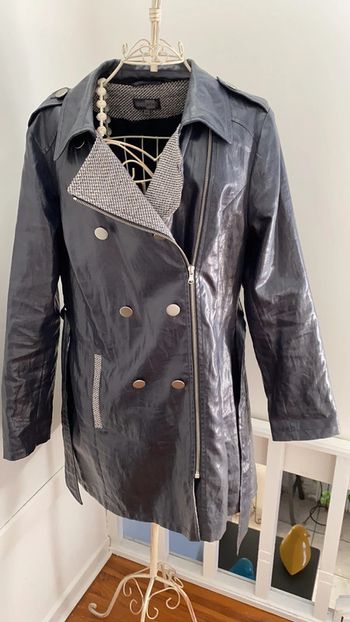 Trench-coat Square