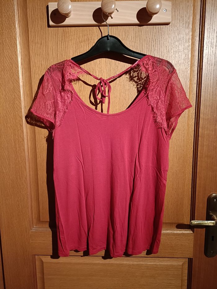 Tee-shirt rouge - photo numéro 2