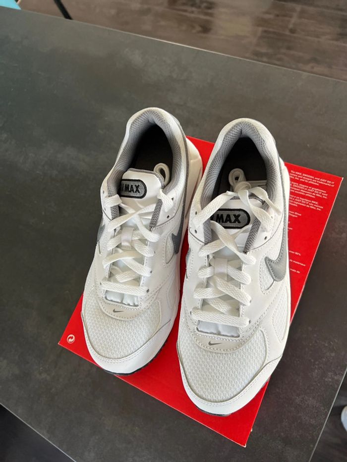 Basket Nike air Max taille 37.5 - photo numéro 5