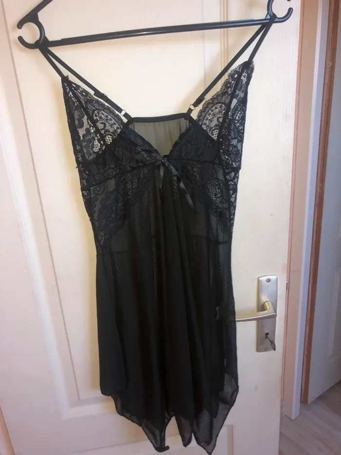nuisette avec dentelle noir