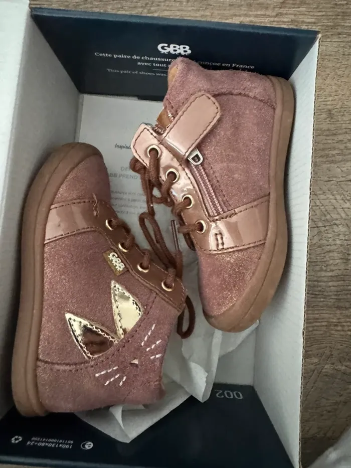 Chaussures de première  marche pointure 20 GBB