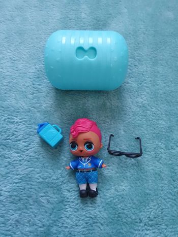 Tres jolie poupée LOL garçon