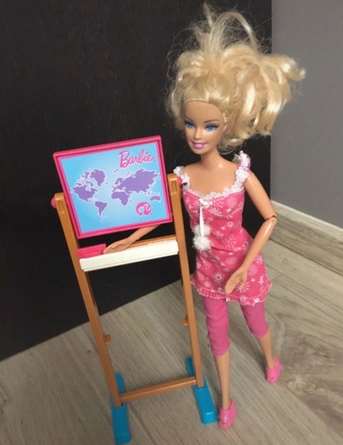 Barbie école - photo numéro 2