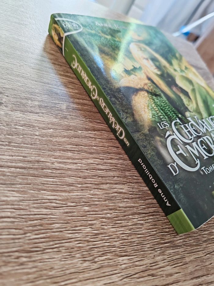 Anne Robillard ⭐ Les chevaliers de L' émeraude Tome 1 - photo numéro 4