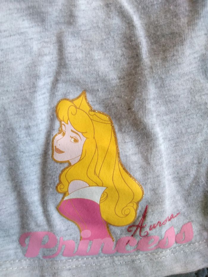 Pyjama Disney. Taille 4/5 ans - photo numéro 4