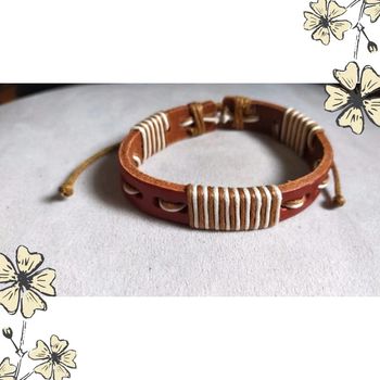 Bracelet cuir brun avec laçage crème – style artisanal