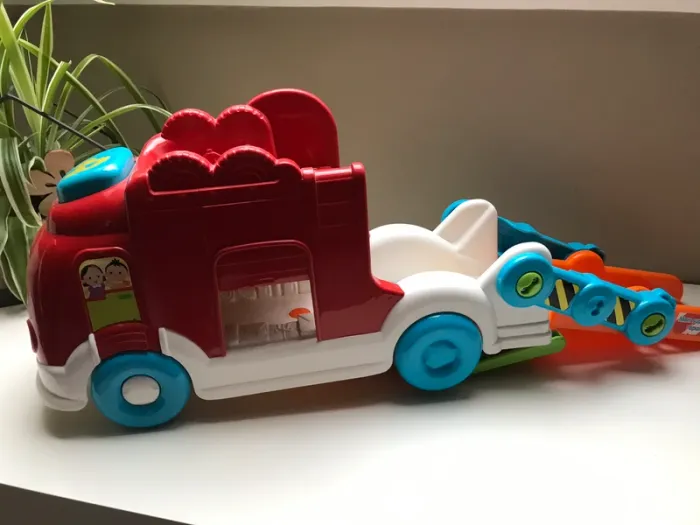 Camion tut tut bolide avec 2 véhicules - photo numéro 3