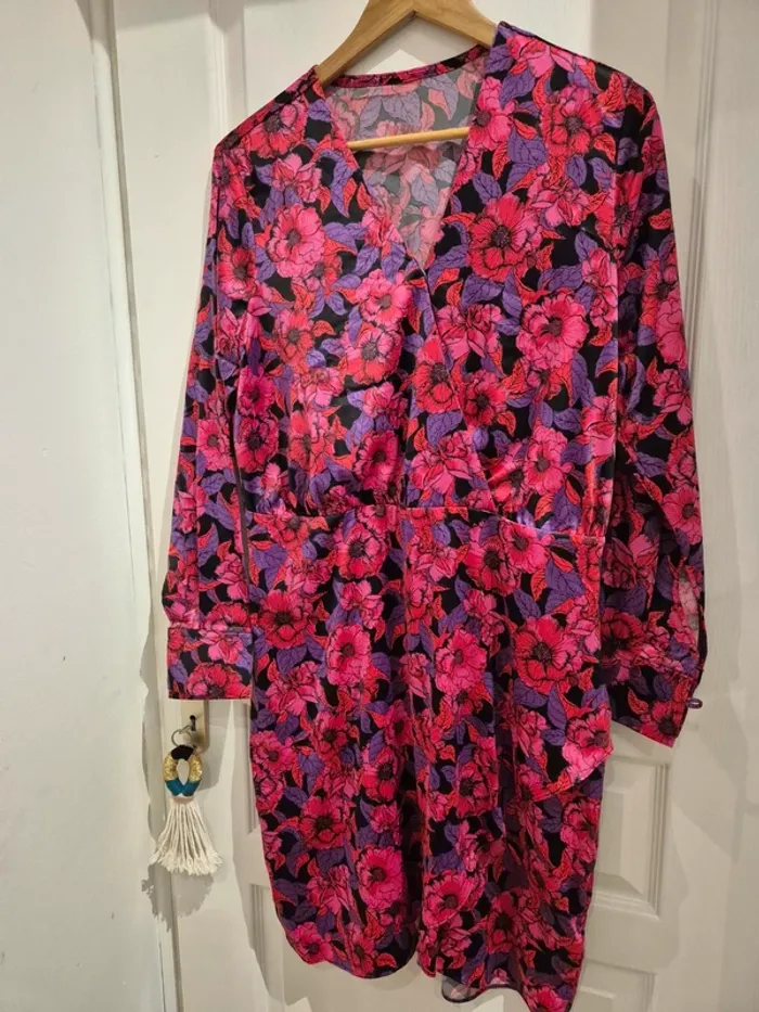 Robe #fleurie 44 neuve - photo numéro 3