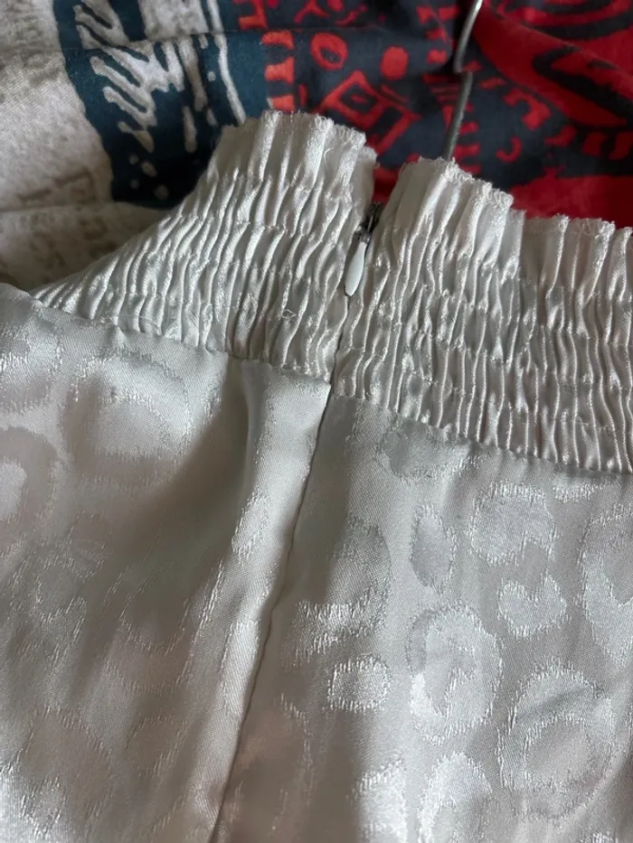 blouse blanche satinée léopard shein taille S - photo numéro 3
