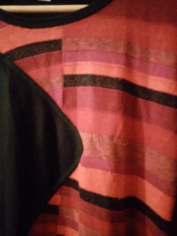 Pull rouge et noir - photo numéro 3