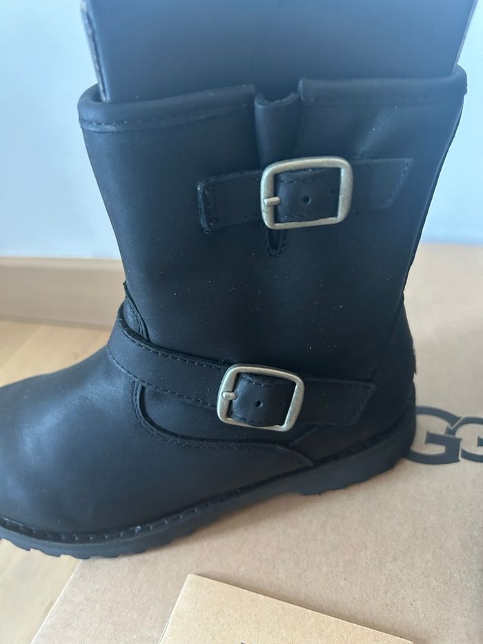 Boots UGG chaude et wateristant taille 30 neuve - photo numéro 5
