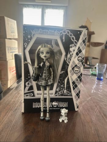 Customs Monster high frankie sdcc