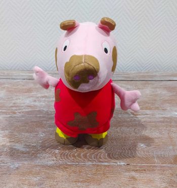 Peluche Peppa Pig Saute dans la Boue, 30cm