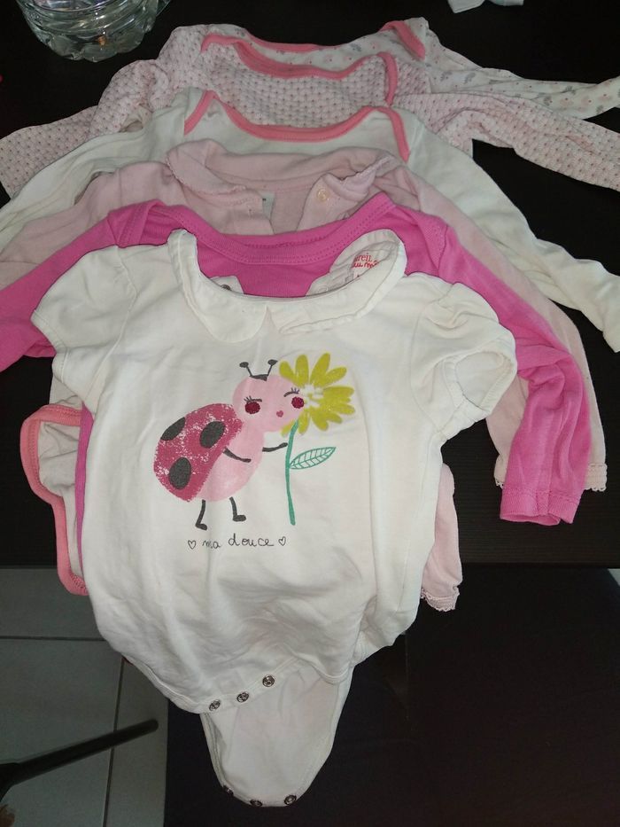 3 ème partie Lot vêtements fille taille 6 mois - photo numéro 2