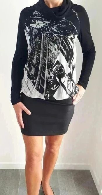 35 € Robe Cop Copine excellent état taille 36