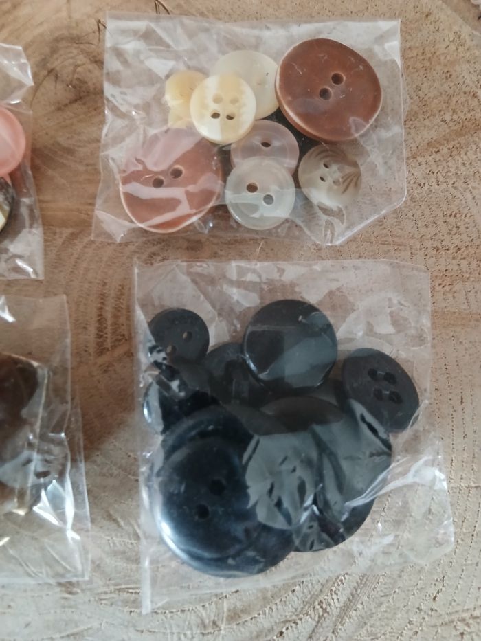 Lot de 4 sachets de boutons - photo numéro 3