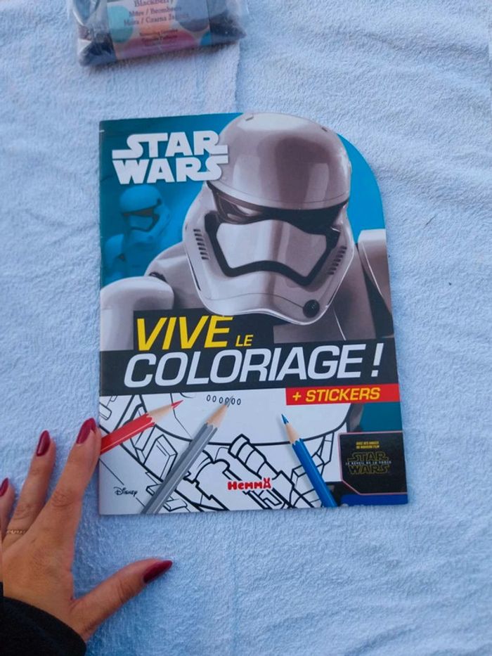 Coloriage plus stickers Star wars