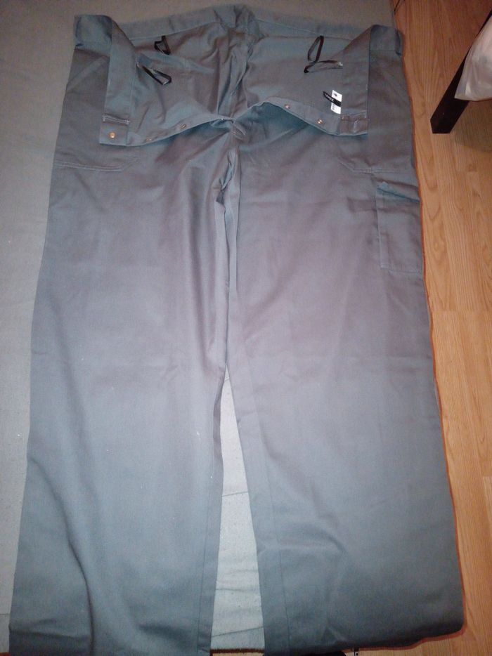 Pantalon travail 6xl jamais porté