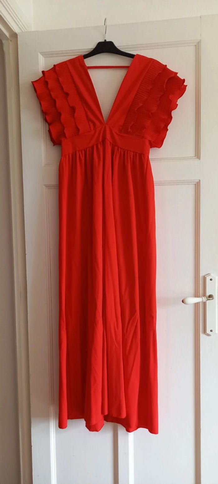 Robe longue rouge pour petite 38/40 avec volants aux épaules, dos nu et décolleté