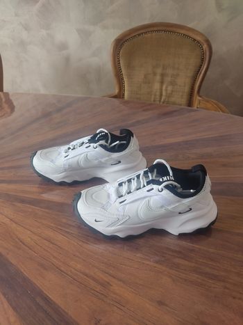 Baskets Nike TC 7900