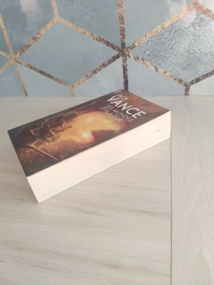 Livre poche science fiction les mondes d'Alastor Jack Vance - photo numéro 3