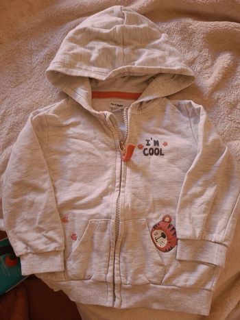 Sweat à capuche 24mois