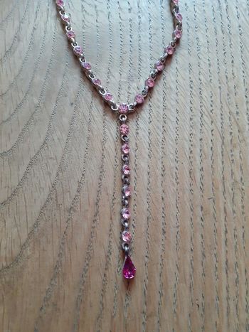 Neuf Collier en Y pierres taillées scintillantes rose