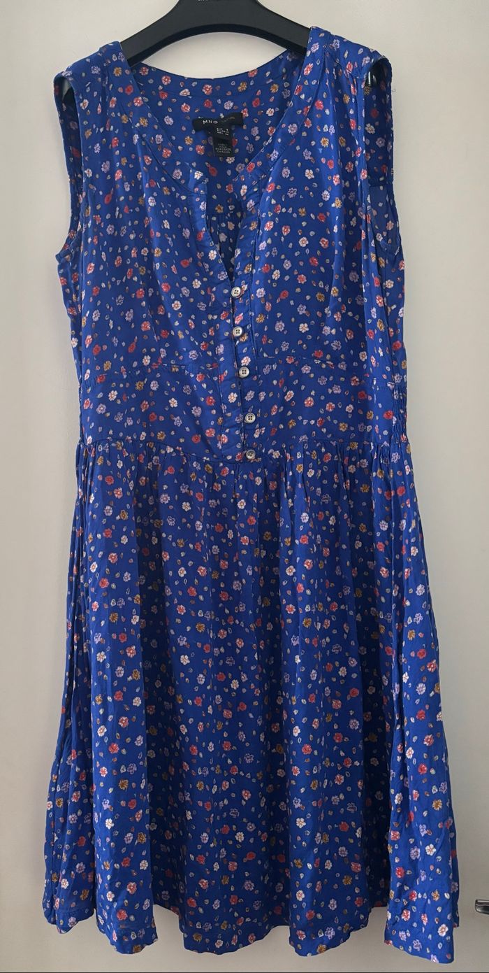Robe bleu à fleurs