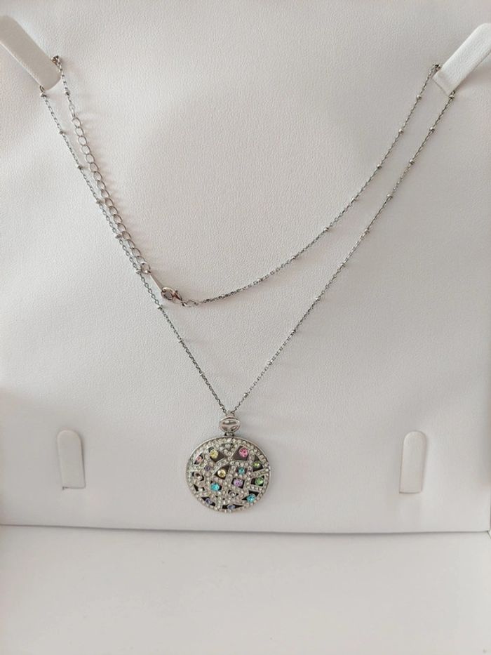 Très joli collier  fantaisie argenté Ninabox