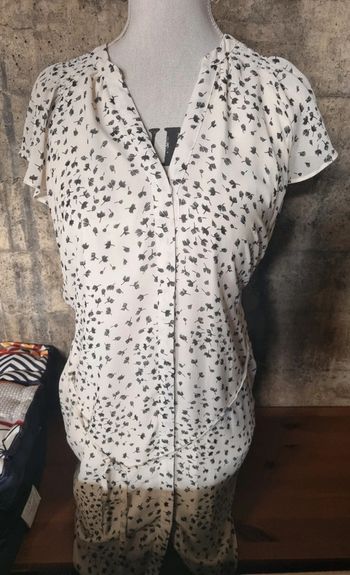 Robe crème avec feuilles noires