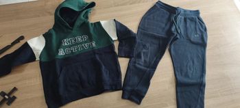 Survêtement bleu marine et vert