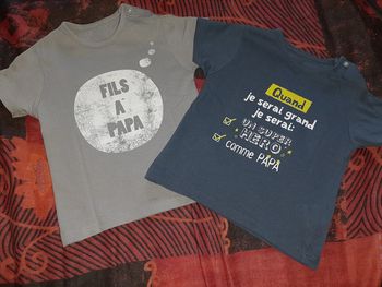 2 tee-shirts à messages 9mois
