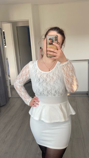 Robe blanche à dentelle