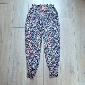 Pantalon fluide à fleur. Fille 13 ans. Marque Primark