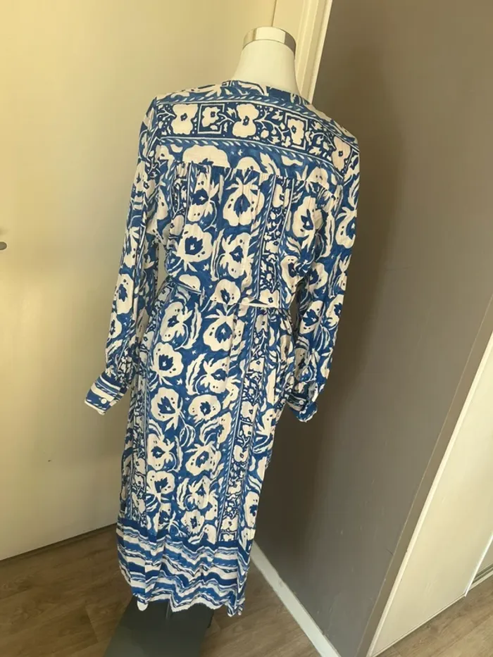 H&M, robe longue imprimée, bleu et blanc. Femme taille L/40. - photo numéro 5